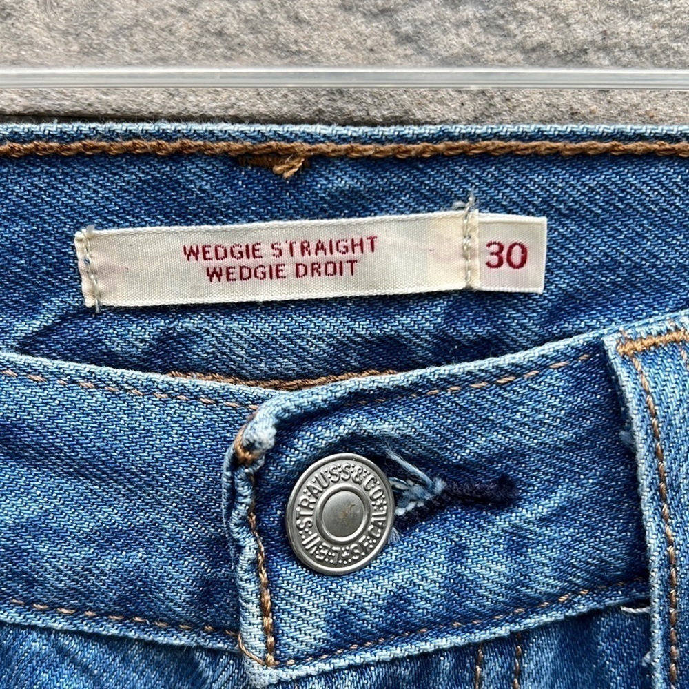 Levi’s Wedgie Straight Cropped Distressed Jeans with Frayed Hem Sz 30 - Picture 7 of 11